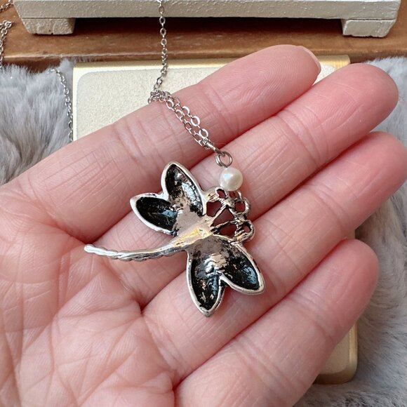Antique Silver Freshwater Pearl Dragonfly Necklace - Picture 3 of 4